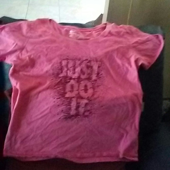 Nike Tee - Picture 2 of 4